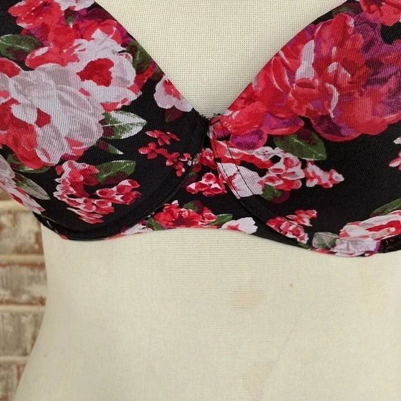 Secret Treasures Black Red Floral - Picture 3 of 9